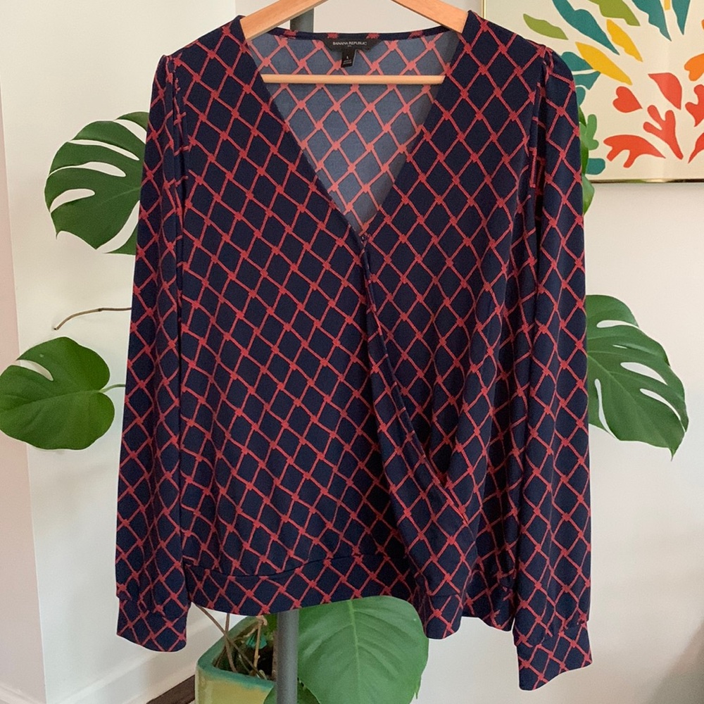 ✨Banana Republic Women’s size large blouse